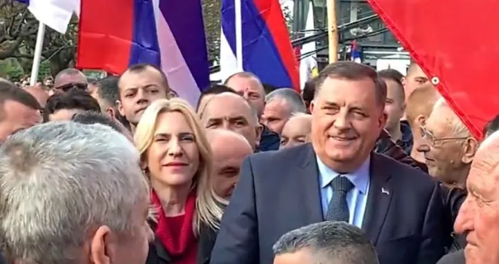 dodik na trgu krajine screenshot/