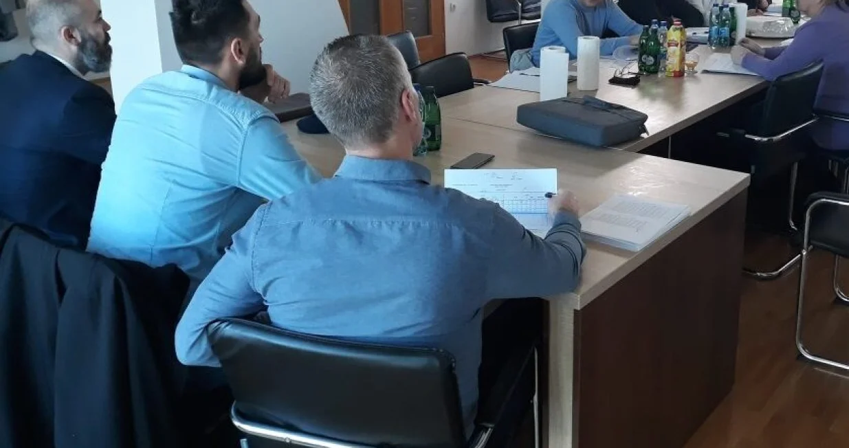 Uprava USK &Scaron;uma treba da odgovori na upite o nespojivim funkcijama/