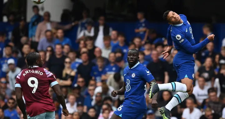 epa10157372 Chelsea's Thiago Silva (R) heads the ball during the English Premier League soccer match between Chelsea FC and West Ham at the Stamford Bridge in London, Britain, 03 September 2022 EPA/NEIL HALL EDITORIAL USE ONLY. No use with unauthorized audio, video, data, fixture lists, club/league logos or 'live' services. Online in-match use limited to 120 images, no video emulation. No use in betting, games or single club/league/player publications