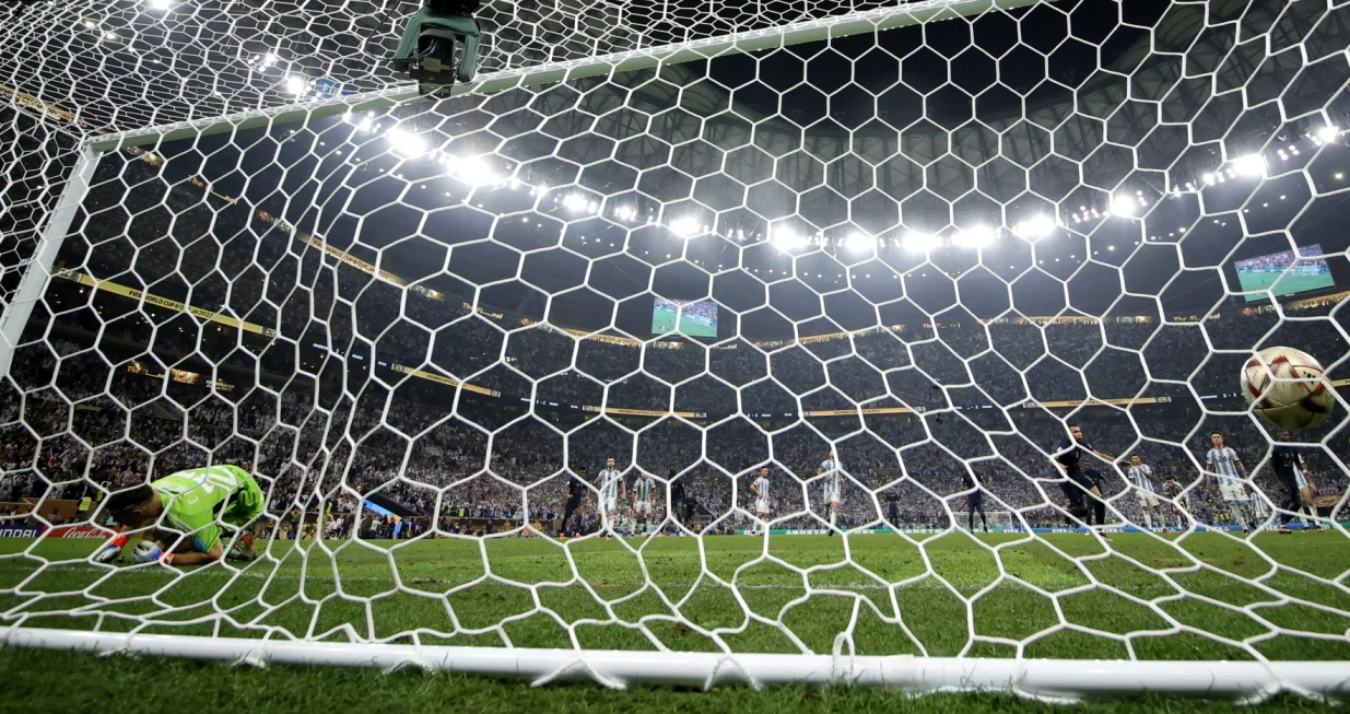 epa10372798 Kylian Mbappe scores the 3-3 goal against goalkeeper Damian Martinez during the FIFA World Cup 2022 Final between Argentina and France at Lusail stadium, Lusail, Qatar, 18 December 2022. EPA/Ronald Wittek