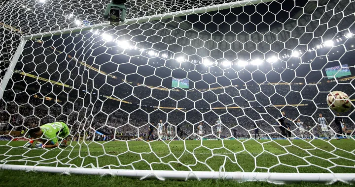 epa10372798 Kylian Mbappe scores the 3-3 goal against goalkeeper Damian Martinez during the FIFA World Cup 2022 Final between Argentina and France at Lusail stadium, Lusail, Qatar, 18 December 2022. EPA/Ronald Wittek