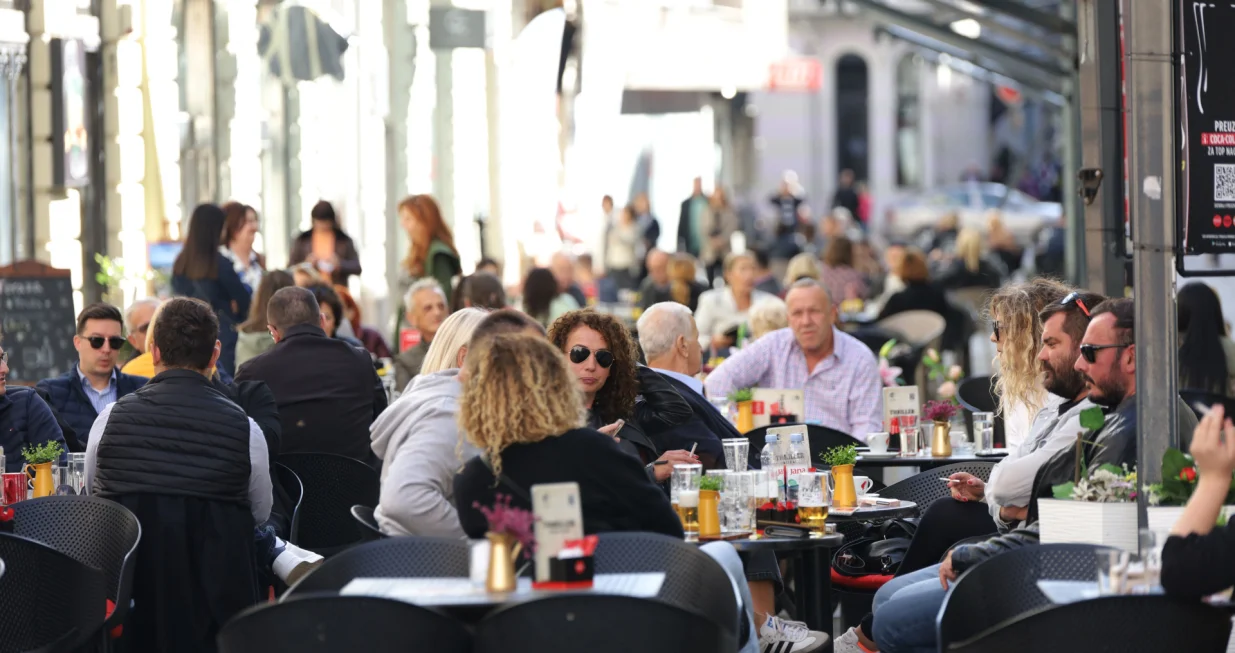 Novembar bašte sarajevo/Senad Gubelić