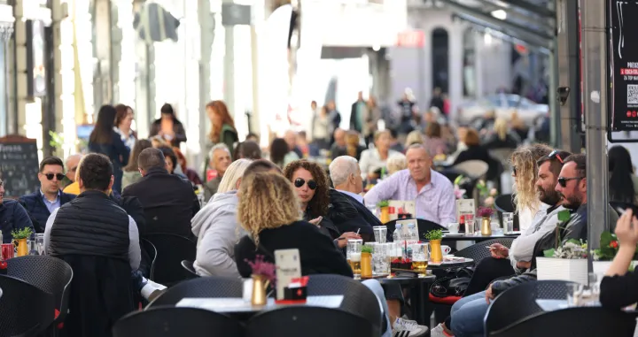 Novembar bašte sarajevo/Senad Gubelić