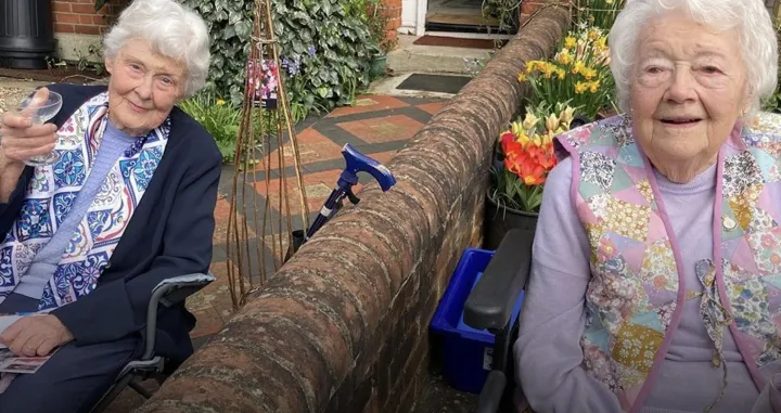 Cijeli život su skupa/ BBC/