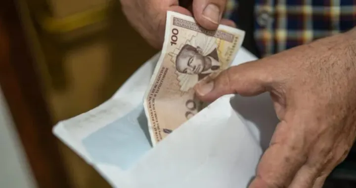 plata u koverti koverta/