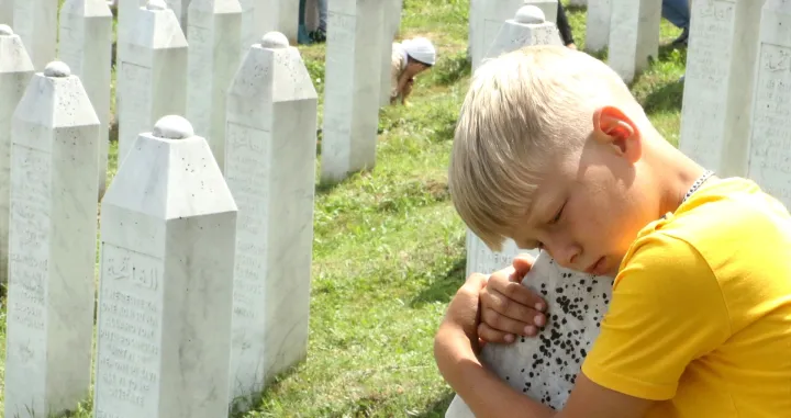 Srebrenica Potočari polaganje vijenaca i dženaza/Didier Torche 