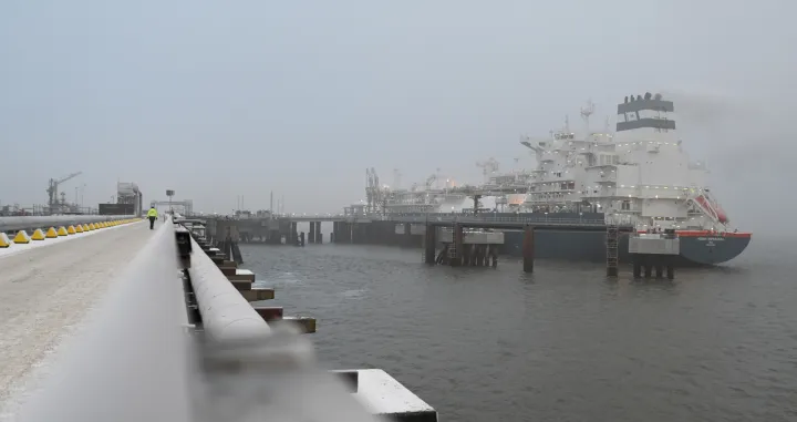 epa10369643 A general view of the 'Hoegh Esperanza' Floating Storage and Regasification Unit (FSRU) during the opening ceremony of Germany's first LNG (liquefied natural gas) terminal in Wilhelmshaven, Germany, 17 December 2022. Germany inaugurates on the day its first LNG terminal, built on its northern coast, as the country decided to cut its dependence from Russian energy imports. EPA/LARS-JOSEF KLEMMER/POOL/Lars-josef Klemmer/Pool