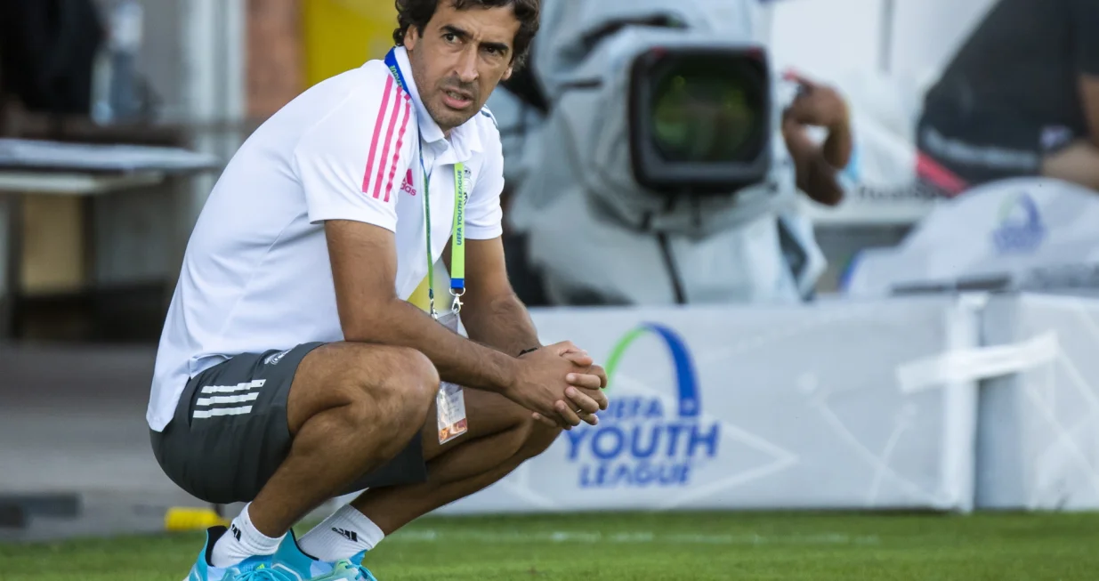 epa08618619 Real Madrid's head coach Raul Gonzalez Blanco reacts during the UEFA Youth League semi final soccer match between FC Salzburg and Real Madrid at the Colovray Sports Centre stadium in Nyon, Switzerland, 22 August 2020. EPA/JEAN-CHRISTOPHE BOTT
