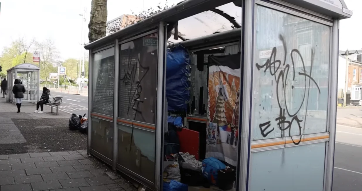 Improvizovani dom tročlane porodice/ YouTube/