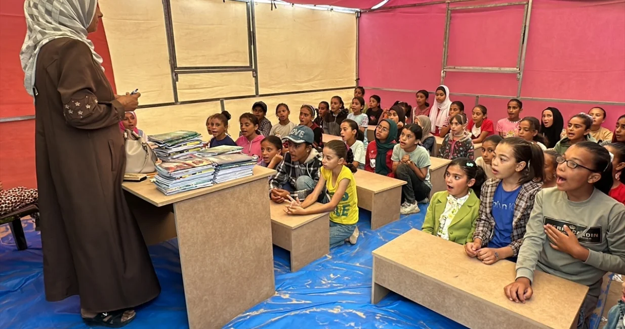 Škola napravljena od najlonskih šatora/Anadolija/