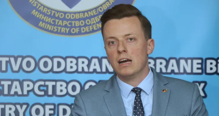 Ministar obrane Bosne i Hercegovine Sifet Podžić primit će, u službeni posjet, izvjestitelja za zapadni Balkan u Parlamentu Savezne Republike Njemačke zastupnika Adisa Ahmetovića/Senad Gubelić