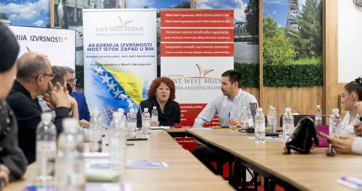 Dinka Huremović, Akademija izvrsnosti East West Bridge u BiH, Akademija izvrsnosti Most Istok Zapad u Bosni i Hercegovini/Ewb Bih
