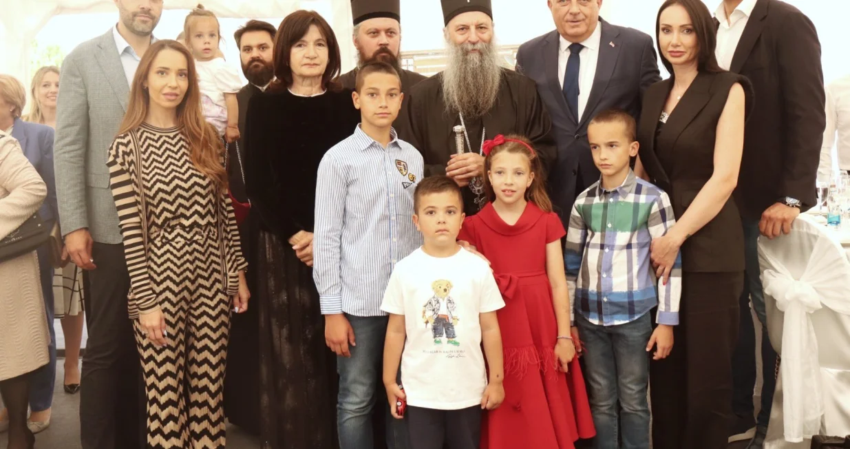 Iako propovijeda skromnost, Porfiriju ne smeta Dodikova raskoš/X/