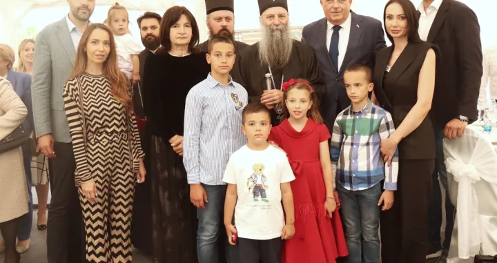 Iako propovijeda skromnost, Porfiriju ne smeta Dodikova raskoš/X/