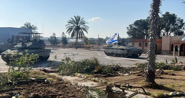 Izraelska vojska je u utorak saopštila da su njene snage preuzele kontrolu nad palestinskom stranom graničnog prelaza Rafah s Egiptom, na jugu Pojasa Gaze/Idf