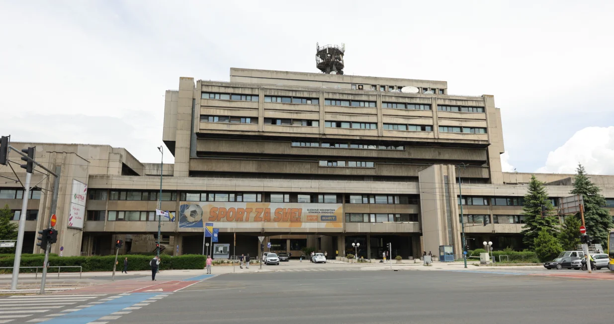 Zgrada Bhrt-a ul: Bulevar Meše Selimovića/Senad Gubelić