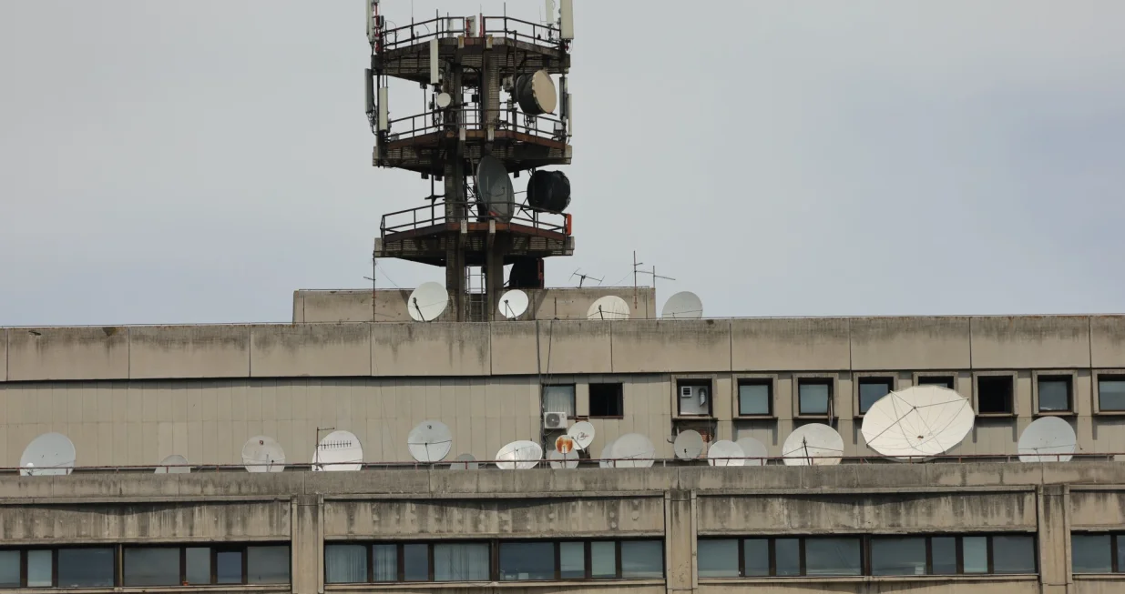 Zgrada Bhrt-a ul: Bulevar Me&scaron;e Selimovića/Senad Gubelić