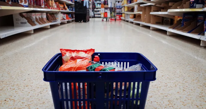 epa10257244 A basket of shopping at a supermarket in Huddersfield, Britain, 21 October 2022. The Office for National Statistics (ONS) has reported that retail sales fell in Britain in September, with food sales suffering the largest drop. ONS Director Of Economic Statistics Darren Morgan said 'Retailers told us that the fall in September was partly because many stores were closed for the Queen's funeral, but also because of continued price pressures leading consumers to be careful about spending'. EPA/ADAM VAUGHAN/Adam Vaughan