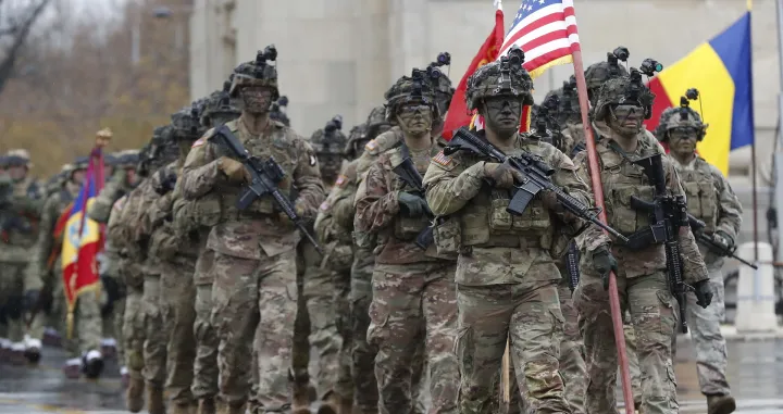 epa10341865 US military belonging to the 101st Airborne Division (Screaming Eagles) march with US flag during a military parade organized to mark Romania's Great Union Day, in Bucharest, Romania, 01 December 2022. Romania is celebrating Great Union Day which commemorates the unification of the three historical provinces of Transylvania, Basarabia and Bucovina with Romania in 1918. More than 1,500 soldiers and specialists, as well as approximately 120 technical means from Romania participated in the military parade in the Arcului de Triumf Square. Also, some 150 NATO soldiers from Belgium, France, Portugal, the US and the Netherlands also marched at the parade representing allied countries contributing to NATO structures on the territory of Romania. EPA/ROBERT GHEMENT/Robert Ghement