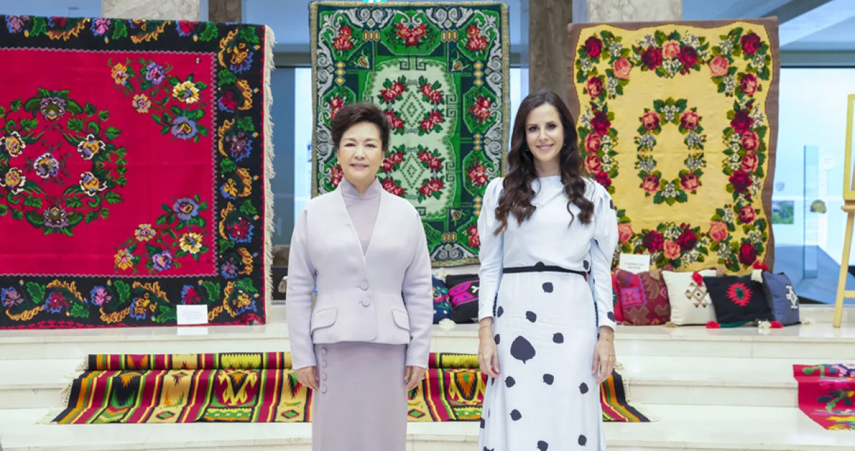 Peng Liyuan i Tamara Vučić, supruge kineskog i srbijanskog predsjednika, obišle Narodni muzej Srbije/Cctv