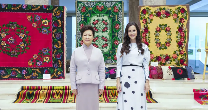 Peng Liyuan i Tamara Vučić, supruge kineskog i srbijanskog predsjednika, obišle Narodni muzej Srbije/Cctv