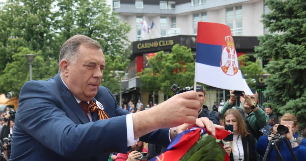 Milorad Dodik, Dan pobjede nad fa&scaron;izmom, položeni vijenci na Spomenik žrtava fa&scaron;izma, Banjaluka/Rtrs