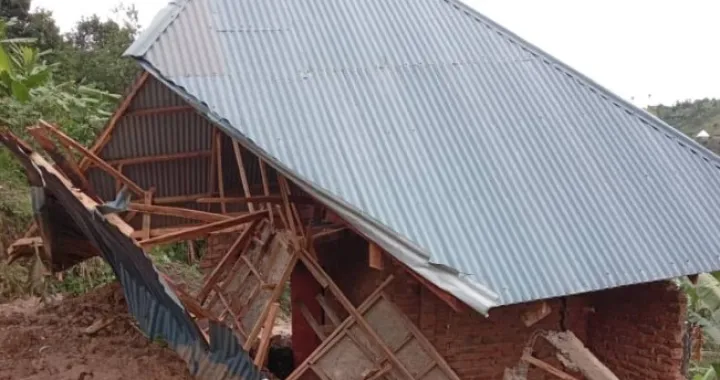 Uništena kuća/X.com/