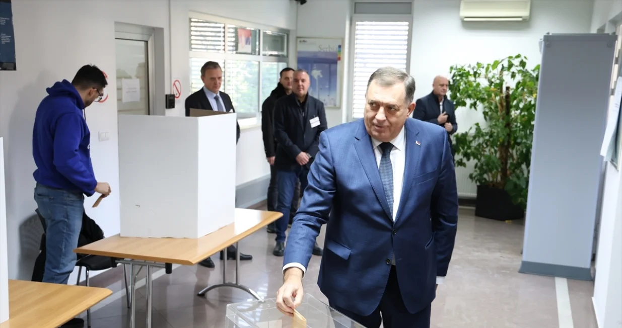Vanredni izbori u Srbiji - glasanje 17. decembar 2023 - Milorad Dodik/ANADOLIJA/