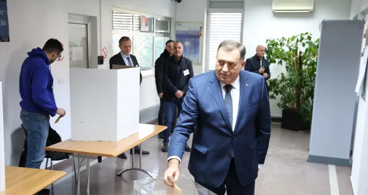 Vanredni izbori u Srbiji - glasanje 17. decembar 2023 - Milorad Dodik/ANADOLIJA/