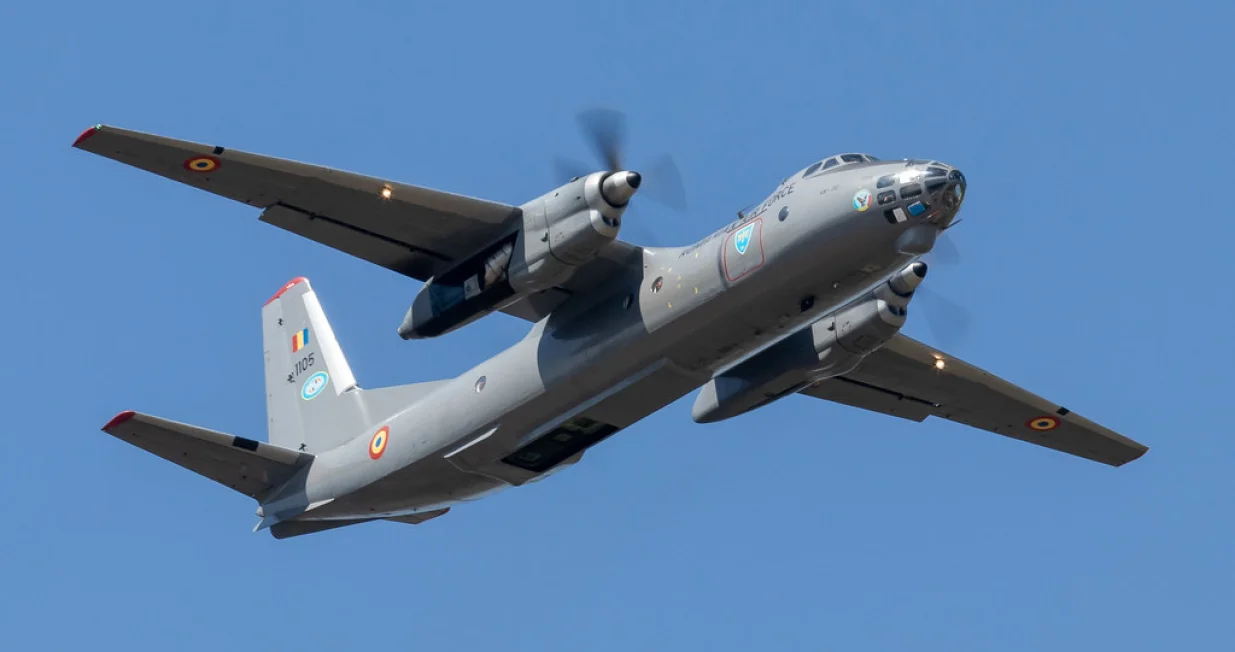 RO AN-30 avion Flickr/