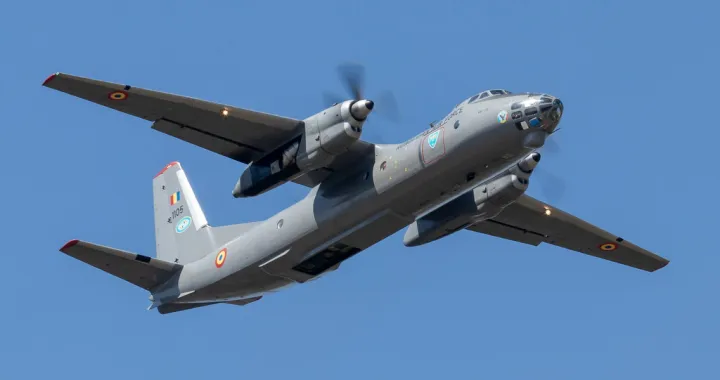 RO AN-30 avion Flickr/