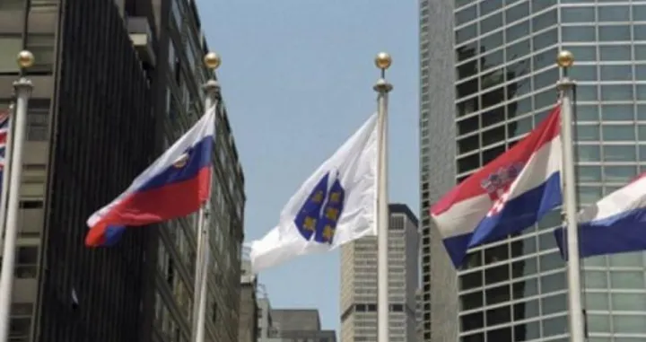 Zastava BiH ispred zgrade UN-a/