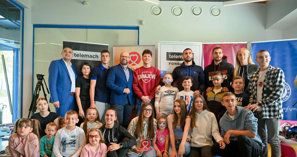 Telemach BH obnovio ugovor sa Udruženjem Srce za djecu oboljelu od raka" i ujedinio gradske fudbalske rivale - FK Željezničar i FK Sarajevo - u humanoj misiji/Telemach Bh