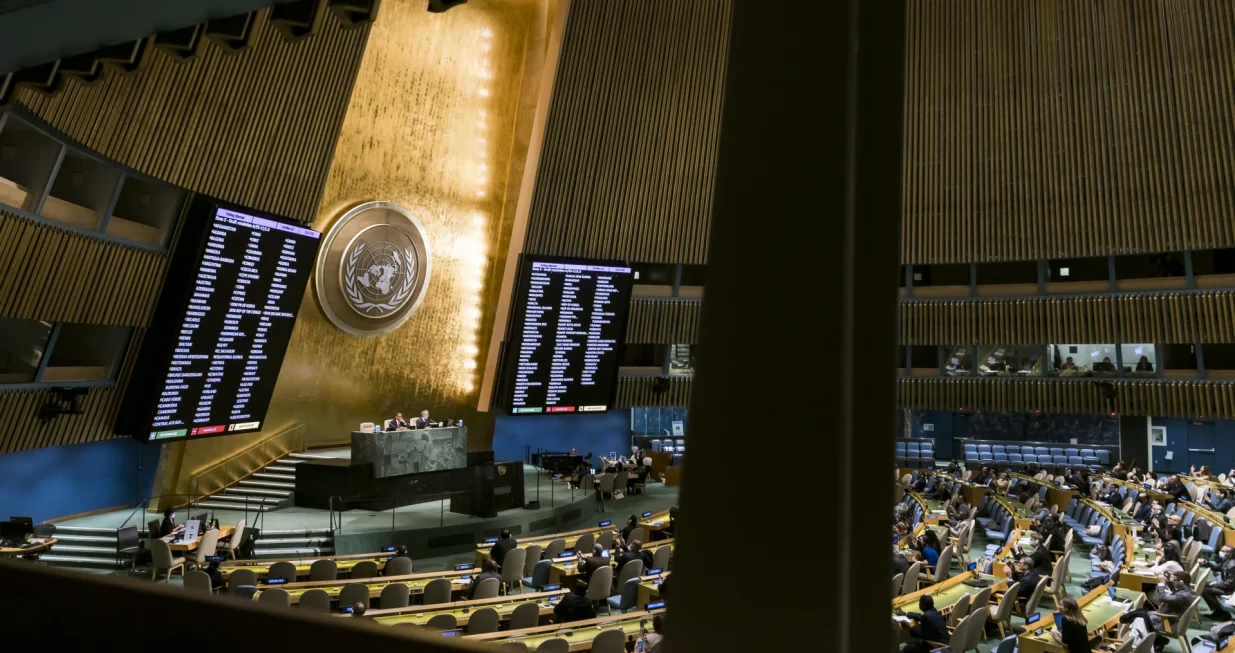 epa10305830 Screens in the United Nations General Assembly hall show voting results during a meeting on Russia's invasion of Ukraine at United Nations Headquarters in New York, New York, USA, 14 November 2022. The General Assembly voted on, and adopted, a non-binding resolution calling on Russia to be responsible for reparations for damages caused by the military invasion of Ukraine. EPA/JUSTIN LANE/Justin Lane