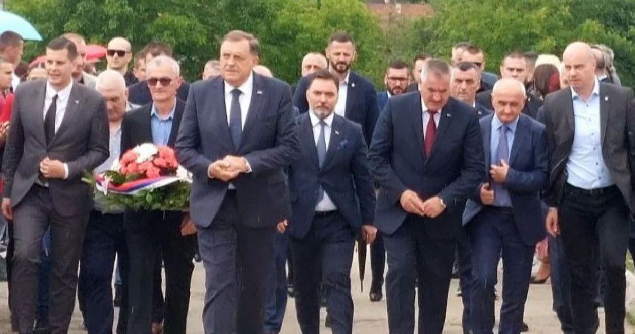 Milorad Dodik i delegacija iz RS u Bratuncu/