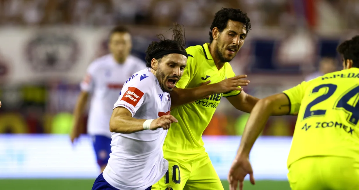 epa10138942 Daniel Parejo (R) of Villarreal CF in action against Filip Krovinovic of HNK Hajduk during the UEFA Europa Conference League second leg play off match between HNK Hajduk and Villarreal CF, in Split, Croatia, 25 August 2022. EPA/STR