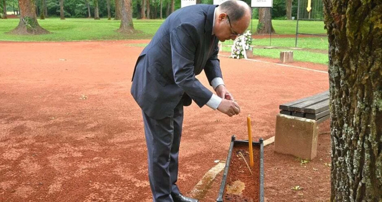 Schmidt u Jasenovcu/ X/ OHR/