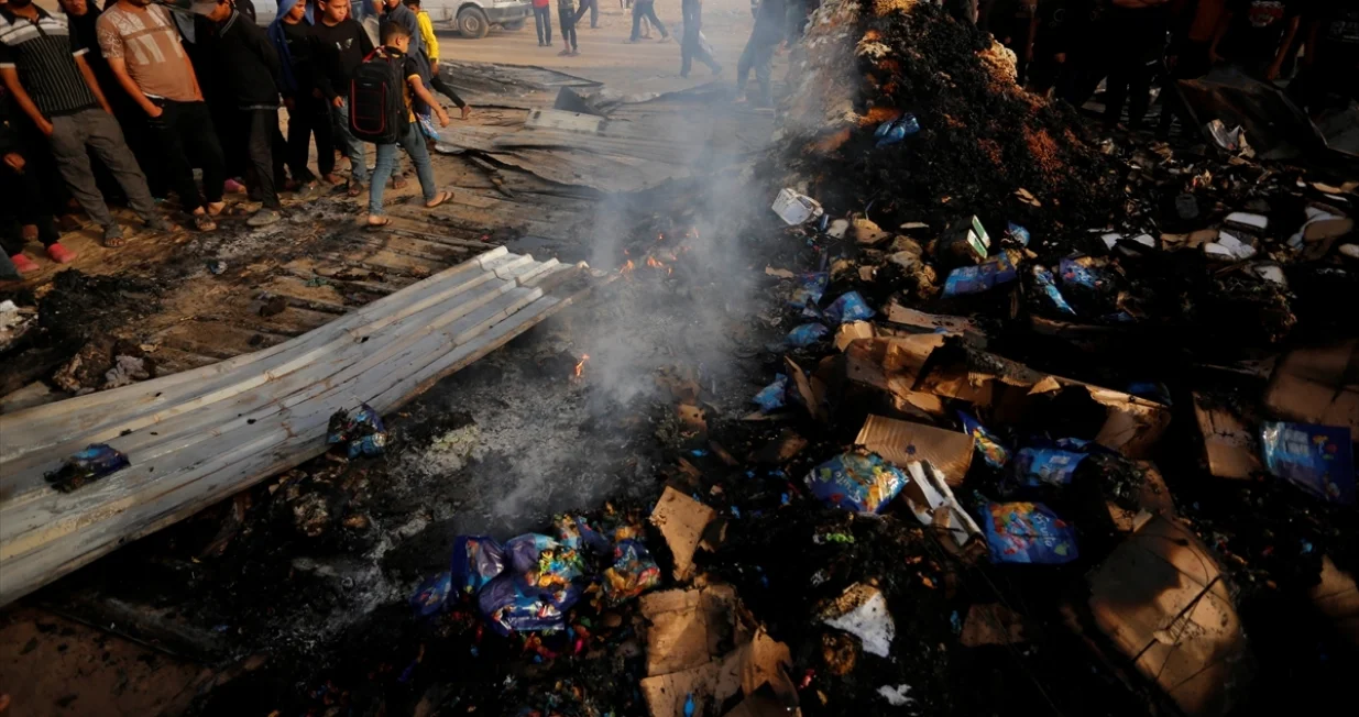 Napad Izraela na šatore u izbjegličkom kampu u Rafahu, ubijeno je najmanje 40 osoba/Anadolija