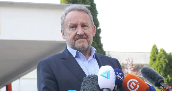 Opći izbori 2022 glasanje OŠ "Nafija Sarajlić" Bakir Izetbegović/Senad Gubelić