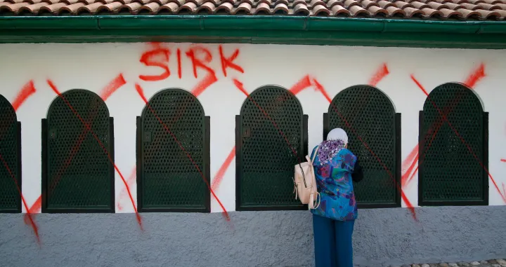 Turbe Sedam braće grafiti/Damir Deljo
