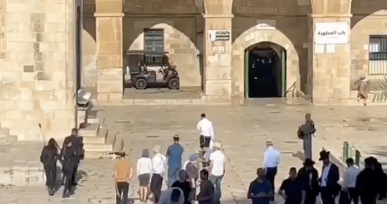 Izraelski doseljenici u kompleksu Al-Aqse/ X/