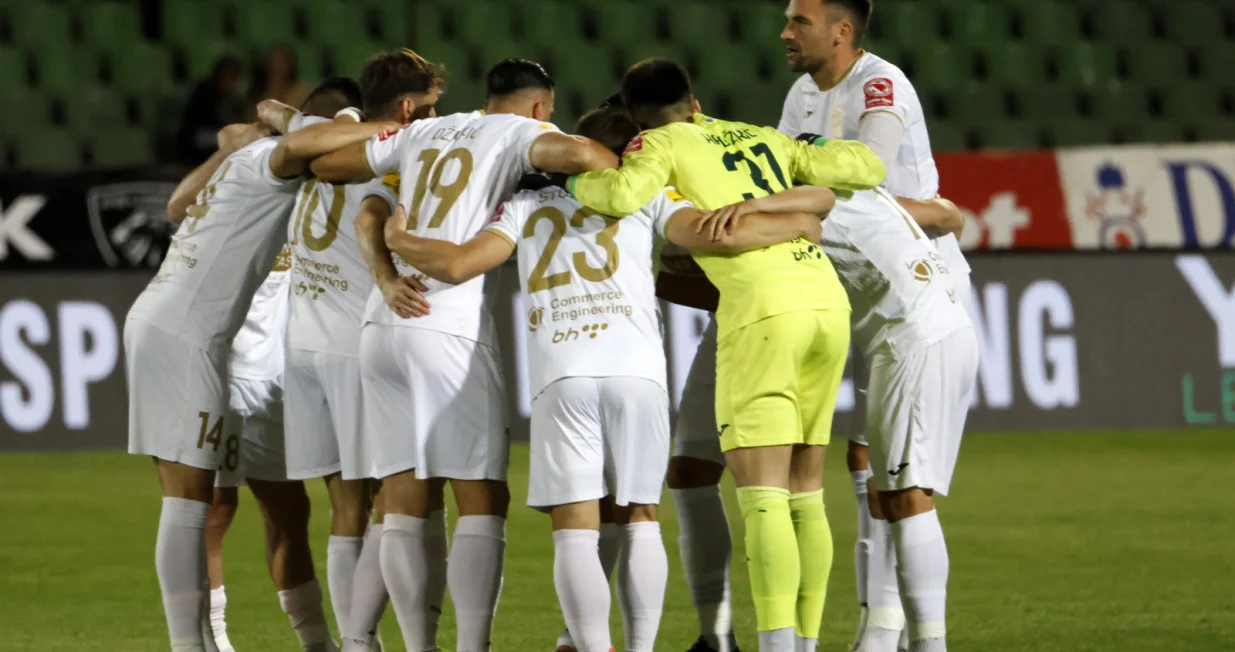 Sarajevo - VeležOsman Hadžikić Klemen &Scaron;turm Adnan Džafić Demir Peco Asmir Suljić 