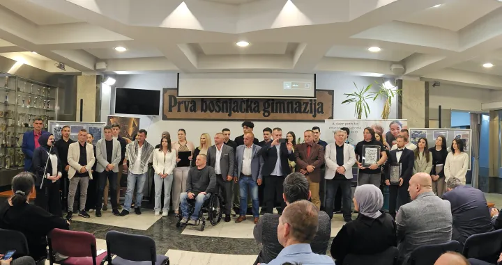 Ekipa filma i njihovi sagovornici iz filma - maloljetni borci/Lejla Sofradžija/