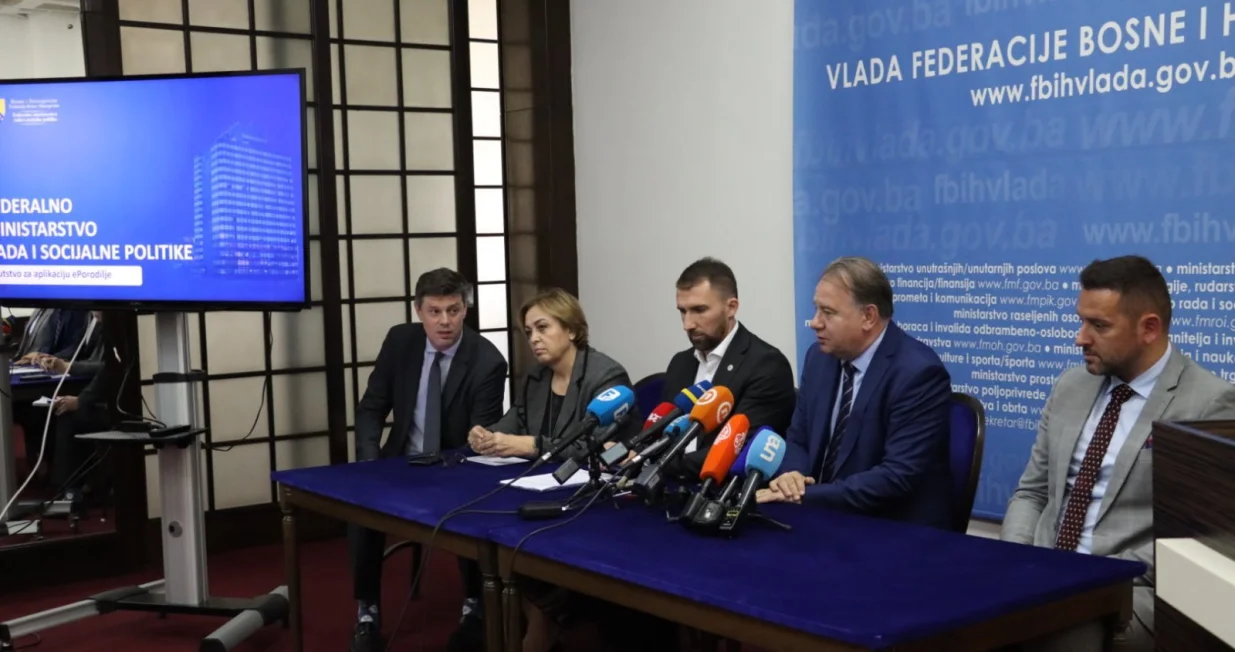 U sjedištu Vlade FBiH u Sarajevu danas je održana konferencija za medije na kojoj je najavljeno otvaranje za prijave aplikacije e-Porodilja/