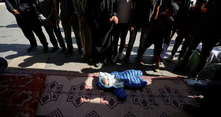 Sedmomjesečna beba Abu Ataya preminula je u Dei ral-Balahu u centralnom dijelu Pojasa Gaze usljed potranjenosti i nedostatka medikamenata/Anadolija