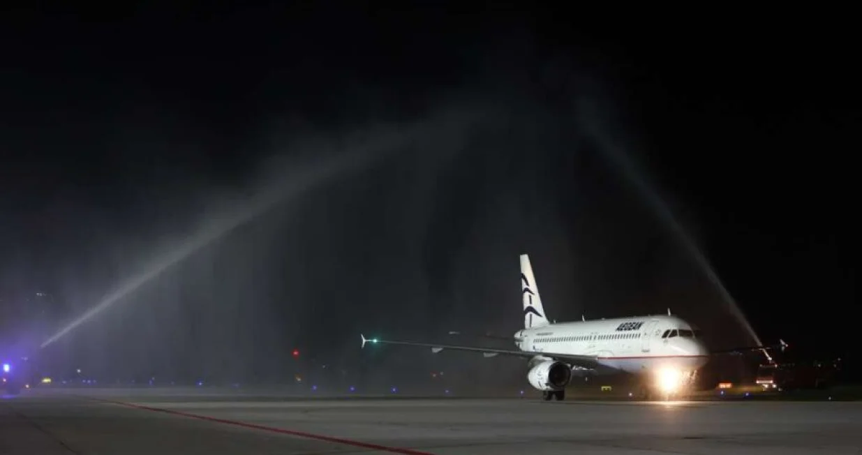 Direktan let Sarajevo-Atina, slijetanje aviona, avion sletio, aerodrom Sarajevo/