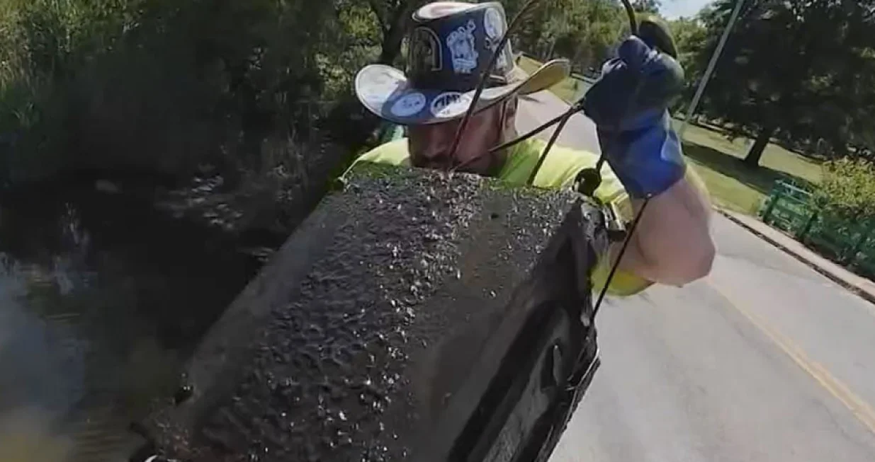 tražili blago. Iz jezera izvukli sef sa 100.000 dolara/