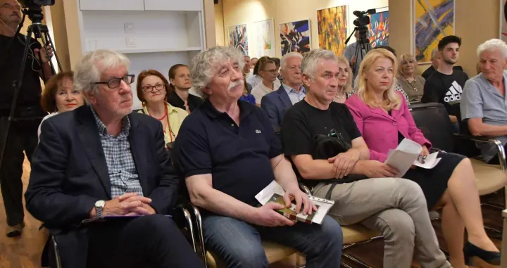 Veleposlanstvo Bosne i Hercegovine u Zagrebu u saradnji sa Fondacijom Sidran, u prepunoj sali Kulturno-informativnog centra Veleposlanstva upriličilo večer posvećenu književnom i filmskom stvaralaštvu nedavno preminulog bosanskohercegovačkog književnika, člana Akademije nauka i umjetnosti Bosne i Hercegovine i jednog od najznačajnijih filmskih scenarista u nekadašnjoj jugoslavenskoj kinematografiji, Abdulaha Sidrana./