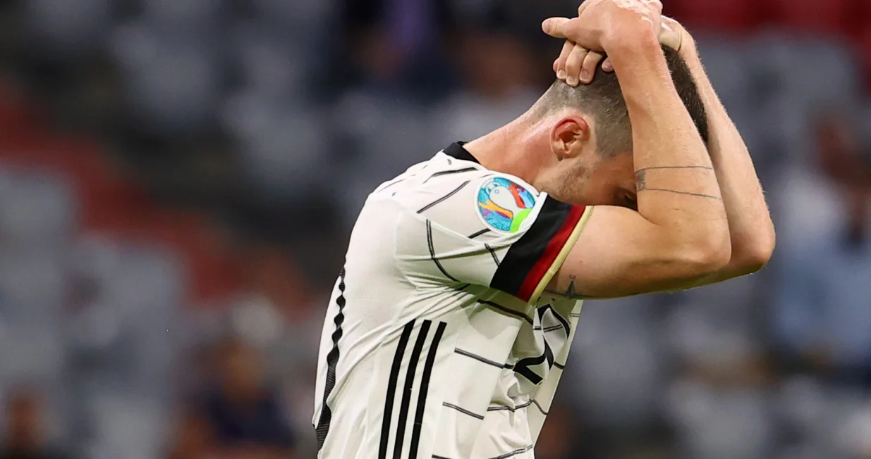 epa09274560 Robin Gosens of Germany reacts during the UEFA EURO 2020 group F preliminary round soccer match between France and Germany in Munich, Germany, 15 June 2021. EPA/Kai Pfaffenbach/POOL (RESTRICTIONS: For editorial news reporting purposes only. Images must appear as still images and must not emulate match action video footage. Photographs published in online publications shall have an interval of at least 20 seconds between the posting.)