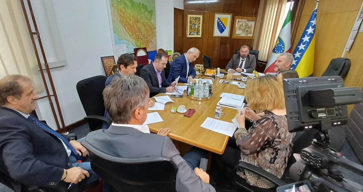 Poslovne zone zenica potpisivanje sporazuma/